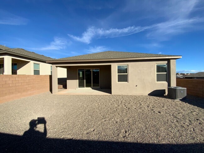 Building Photo - 3 Bedroom Single Story New Build in Lomas Encantadas in Rio Rancho!
