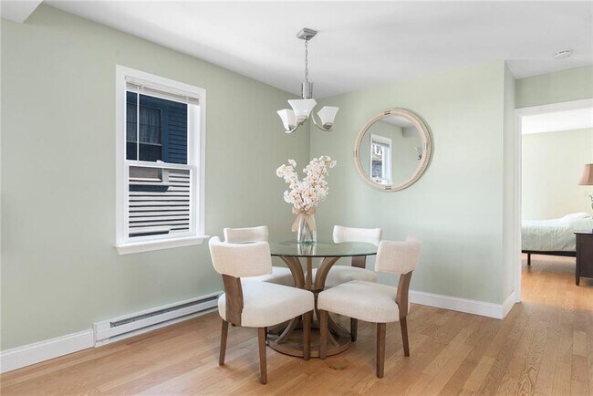 Building Photo - 492 Thames St