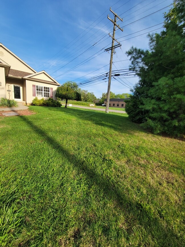 Primary Photo - 6585 Grosse Dr