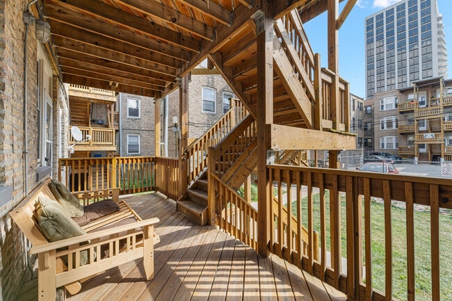 Building Photo - 907 W Agatite Ave
