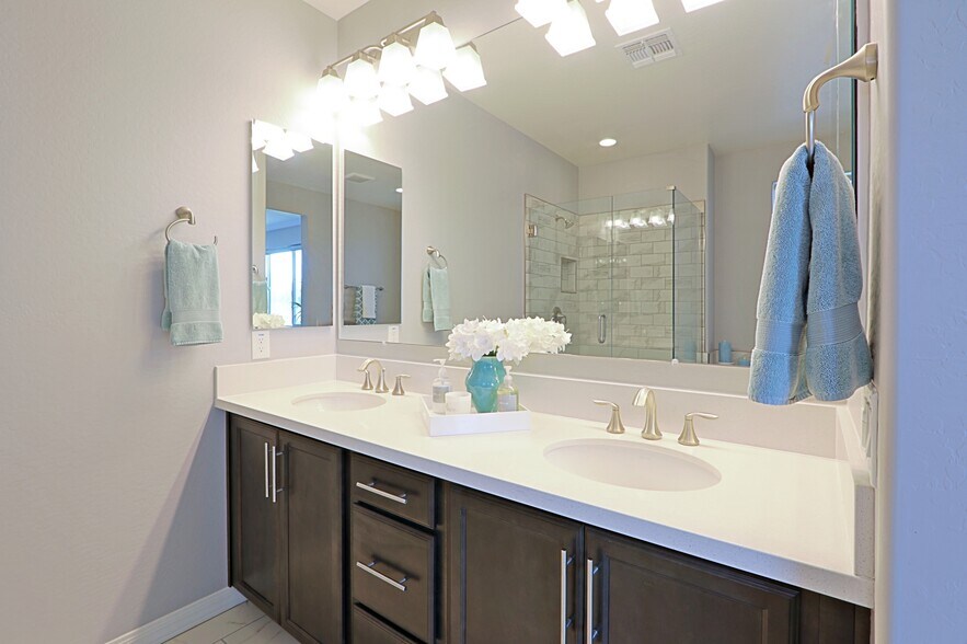 Building Photo - 7350 E Vista Bonita Dr