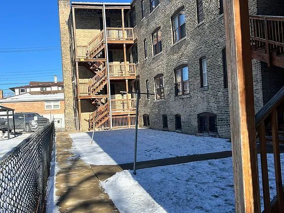 Building Photo - 4832 W Montrose Ave