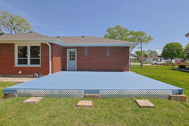 Building Photo - 2232 Sprucewood Ave