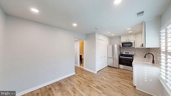 Building Photo - 1689 Westwind Way