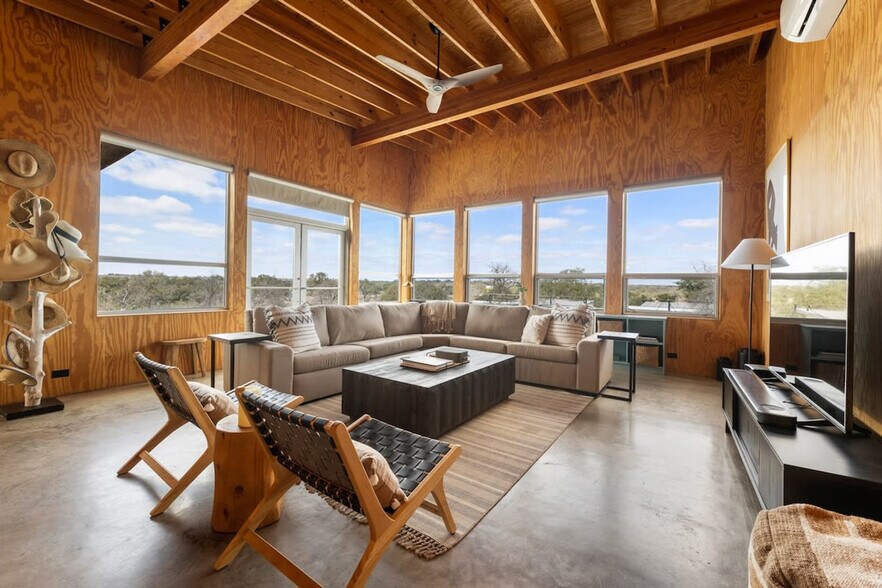 Primary Photo - 12041-108 W Ranch Rd 152