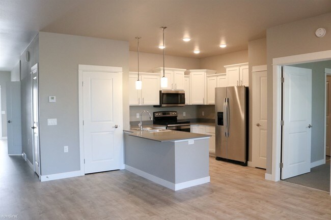 Building Photo - 2 br, 2 bath  - Maplewood Townhomes