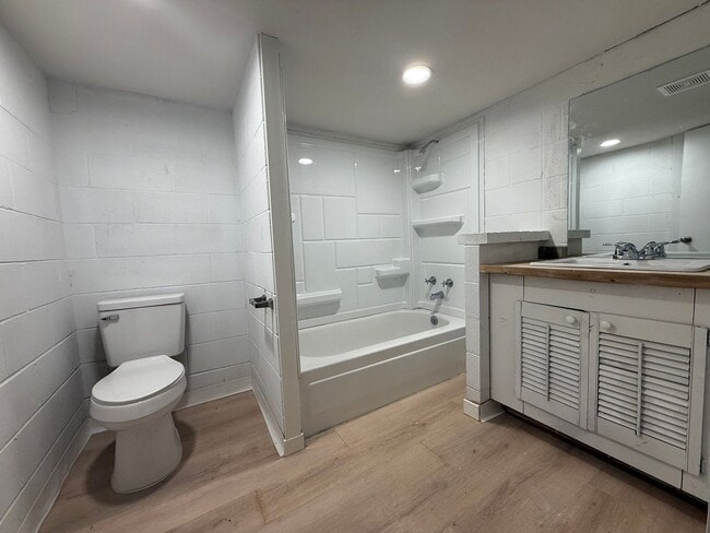 Building Photo - 1446 S 11th St