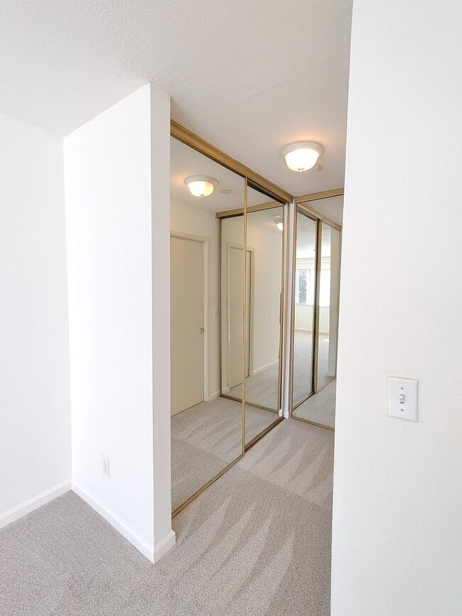 Building Photo - Stellar San Ramon Location- Lovely 2 bd Co...