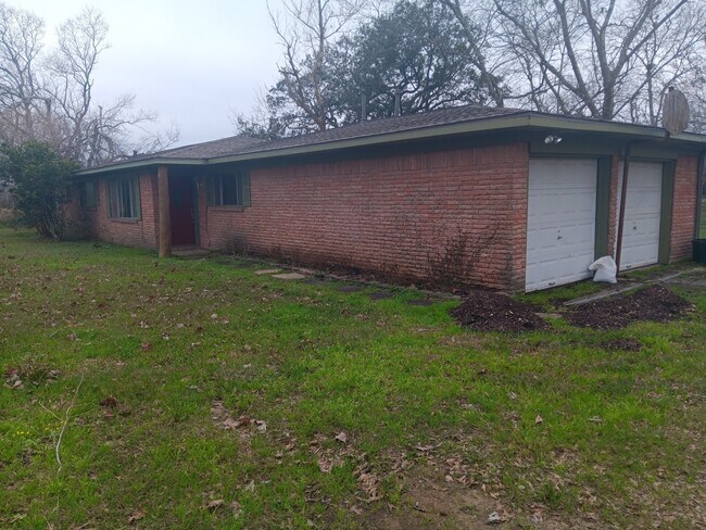 Building Photo - 3702 Cedar Rapids Pkwy