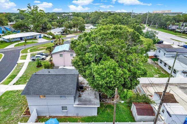 Building Photo - 6504 Lenore Dr