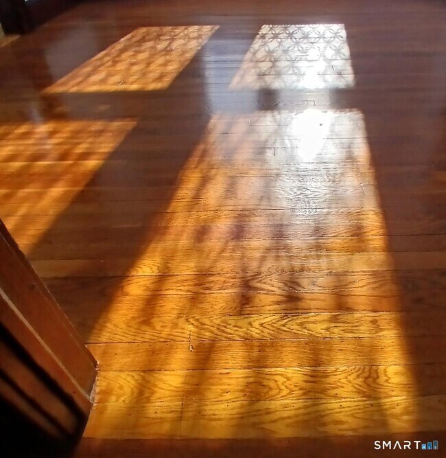 Building Photo - 652 High St