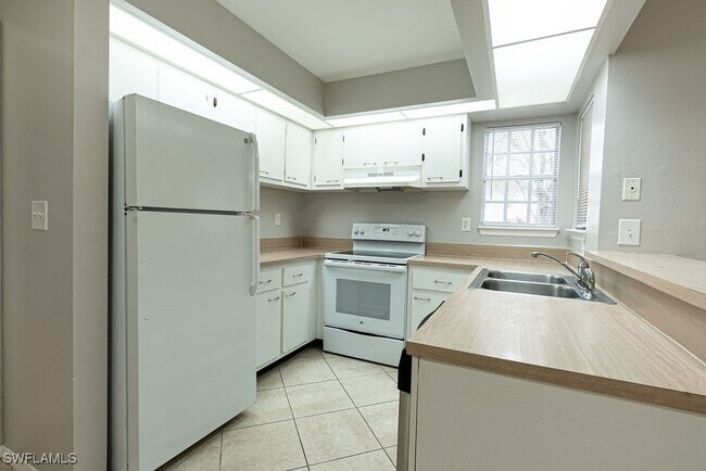 Building Photo - 2045 Rookery Bay Dr