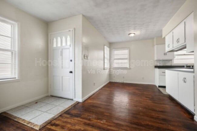 Building Photo - 3337 Houston St