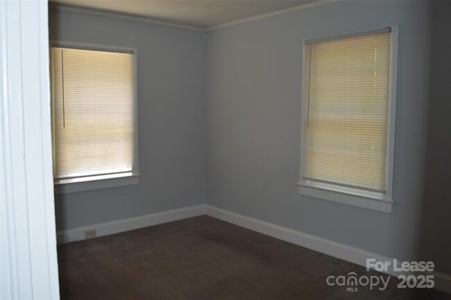 Building Photo - 516 Elam Ave