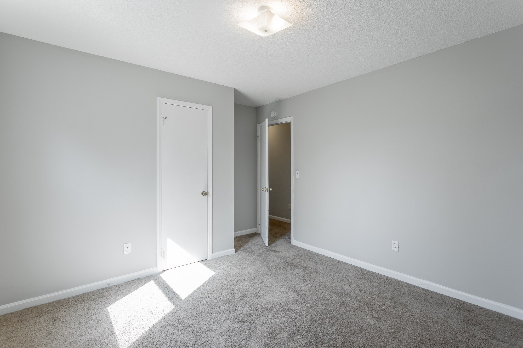 Building Photo - 1613 N Chester Rd