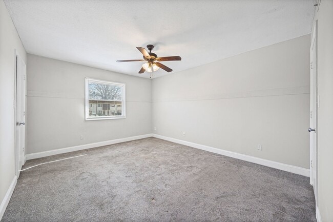 Building Photo - Lovely 2-Bed, 1.5 Bath Townhome in Quail Run of Charlotte!