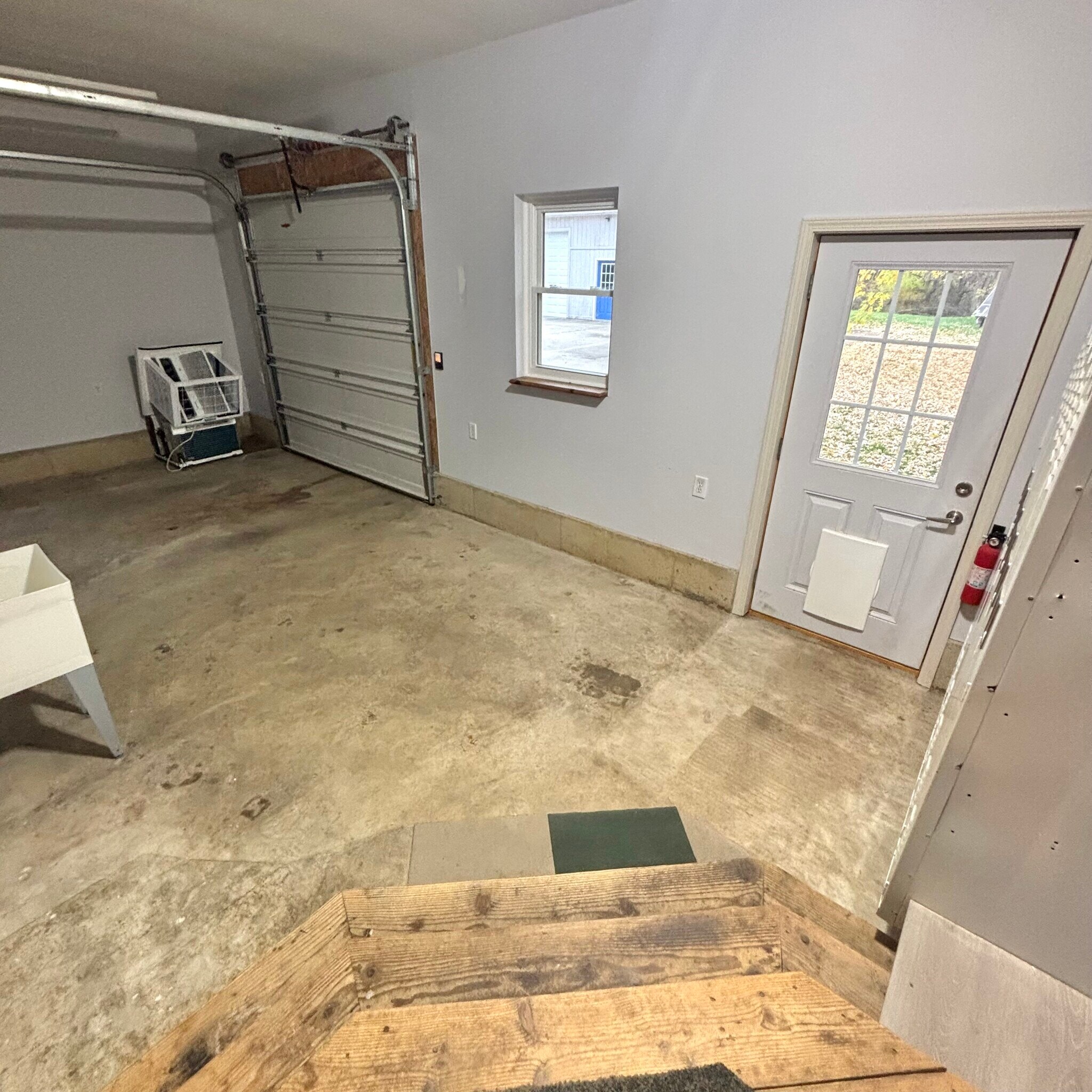 Building Photo - 15205 Wacousta Rd