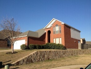 Building Photo - 2509 Nueces Cove