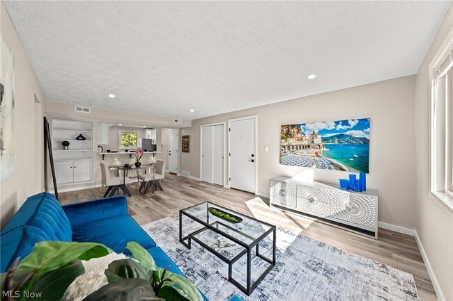 Building Photo - 21045 Southbend Cir