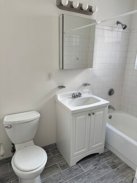 Building Photo - 111 Norway St