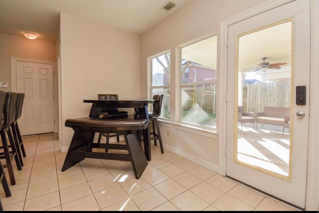 Building Photo - 4034 Glen Cove Dr