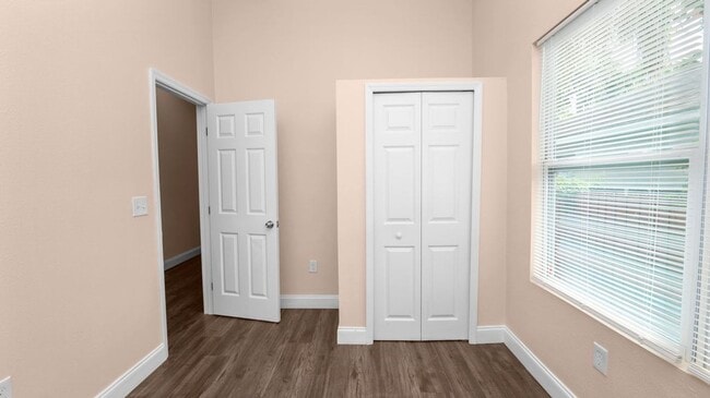 Building Photo - Affordable 3/1.5 West Tampa Home