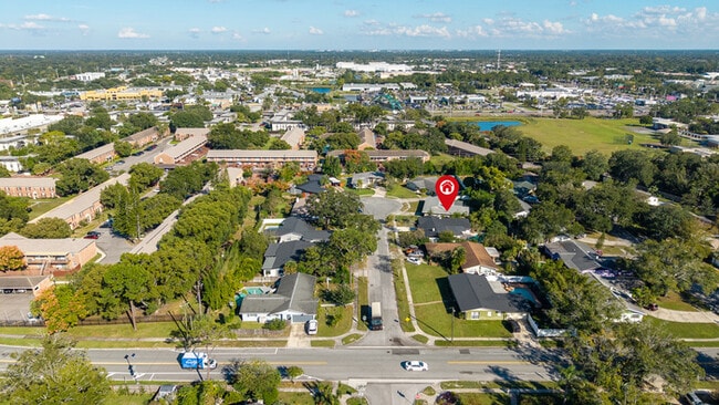 Building Photo - Newly Renovated Pool Home