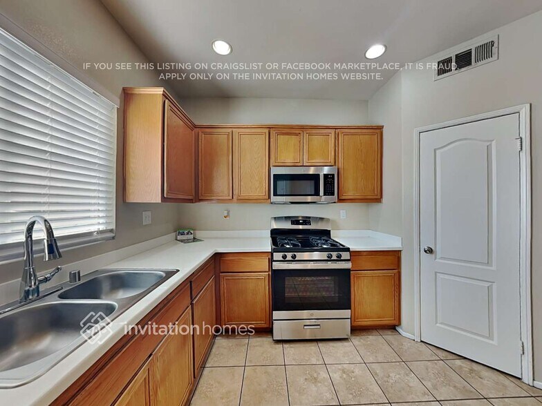 Building Photo - 1425 Cottonwood St