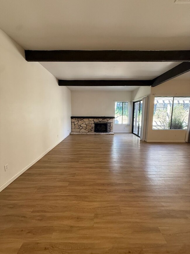 Building Photo - Located in Bauer Estates Near The Country ...