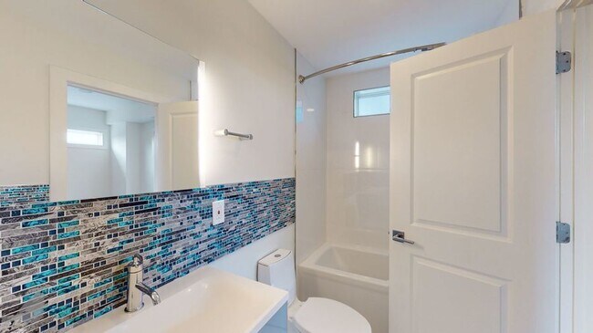 Building Photo - 1103 9th St NE