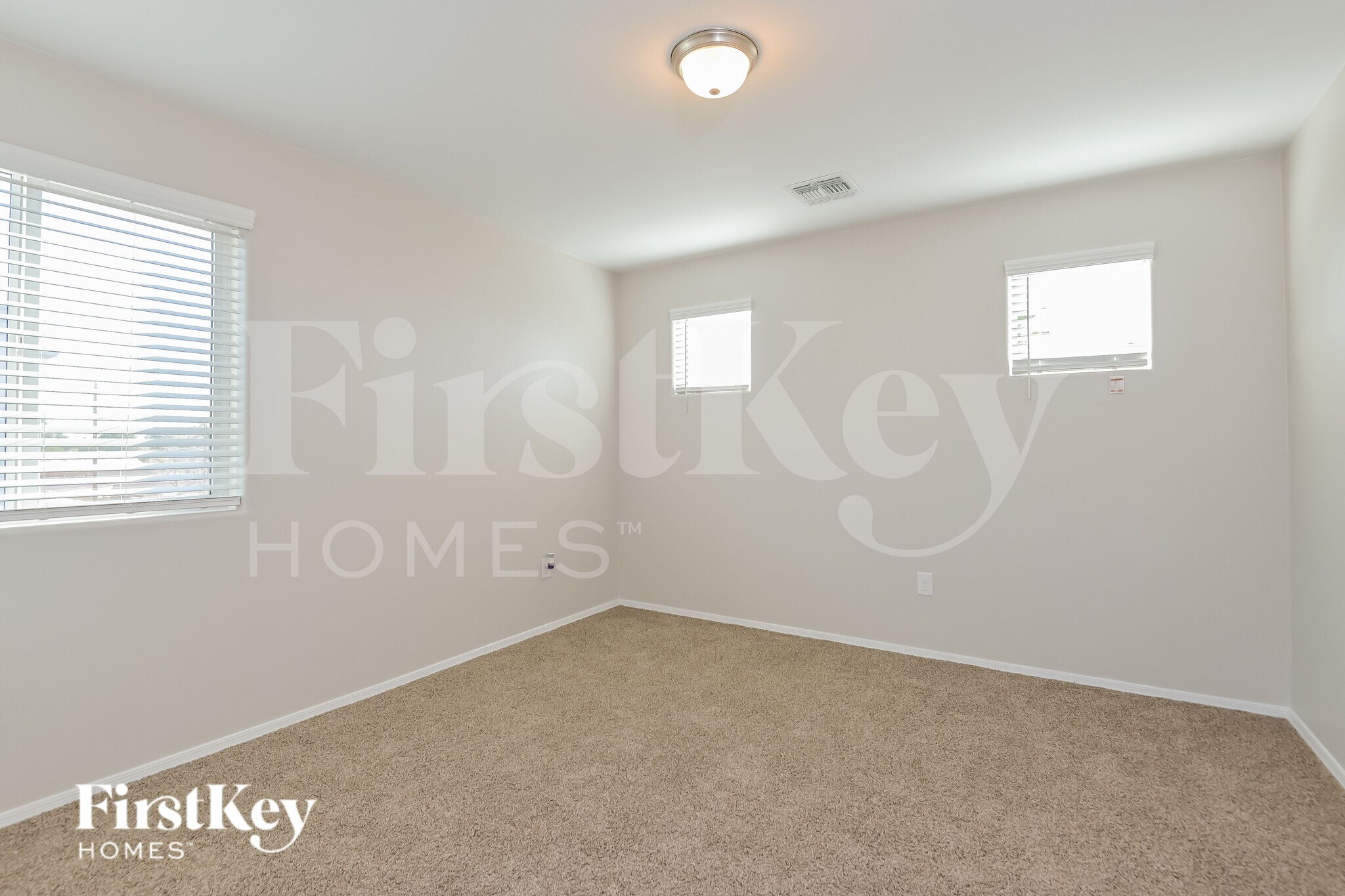 Building Photo - 2851 N Fair Oaks Ave