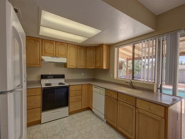 Building Photo - 651 E Glade Ave