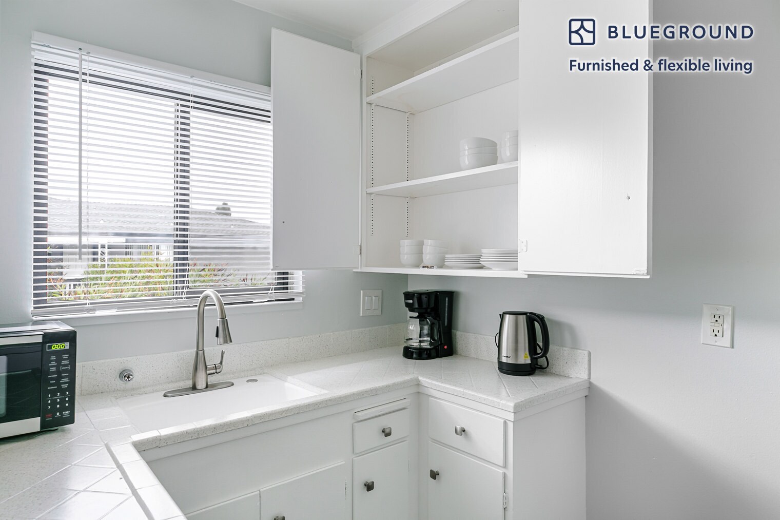 Building Photo - 1945 Latham St