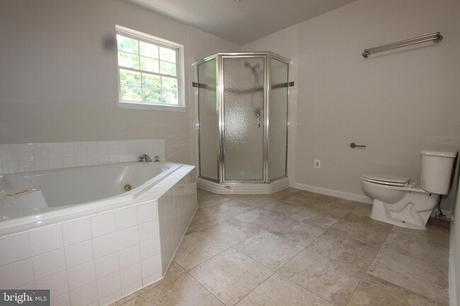 Building Photo - 406 Round Table Dr