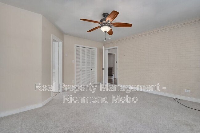 Building Photo - 7421 Dell Dr