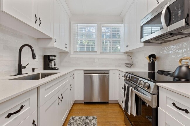 Building Photo - 209 Lytton Ct