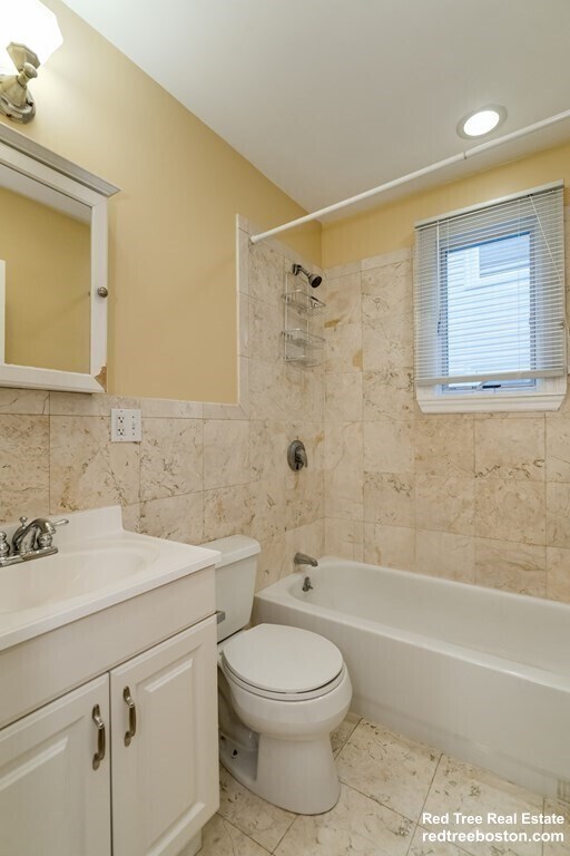 Building Photo - 164 Boylston St