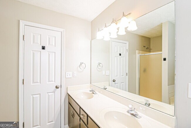 Building Photo - 709 Miami Ct
