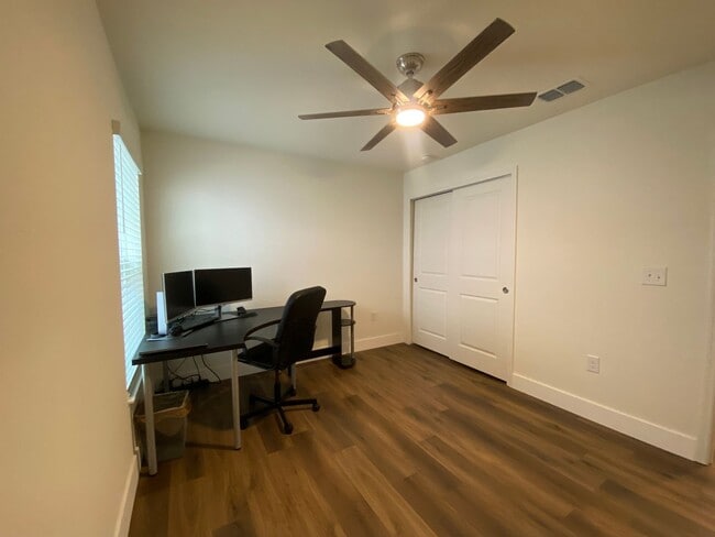 Building Photo - Spacious 4 Bed, 2 Bath Home Backing to Pre...