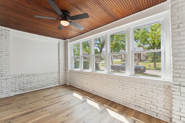 Building Photo - 987 Dayton Ave