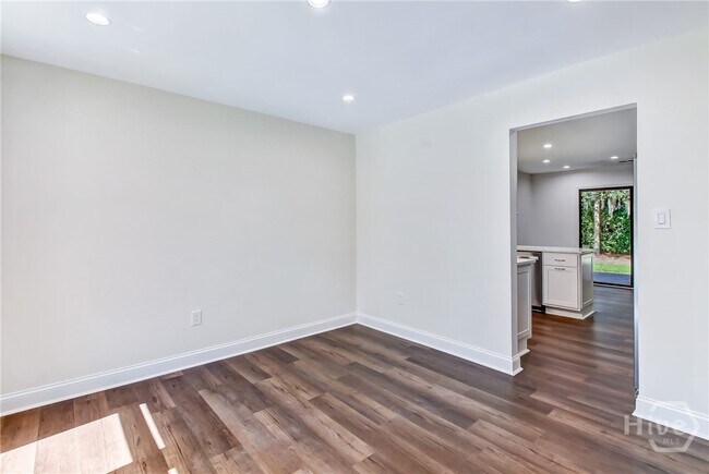 Building Photo - 18 Deer Run
