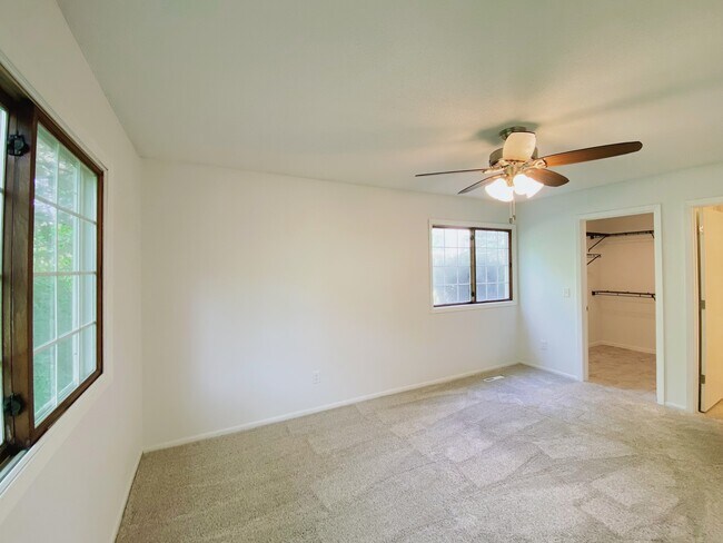 Building Photo - 11166 Westwind Dr