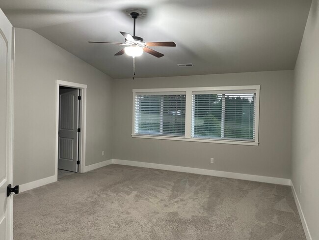 Building Photo - 22405 SW Frst Crk Wy