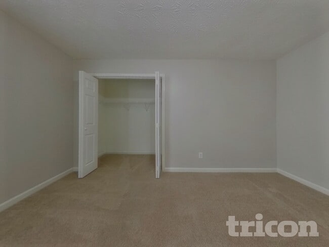 Building Photo - 25 Bermuda Cir