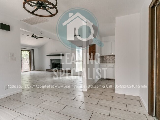 Building Photo - 2 Bed 2 Bath Garden Home in SW OKC's The R...