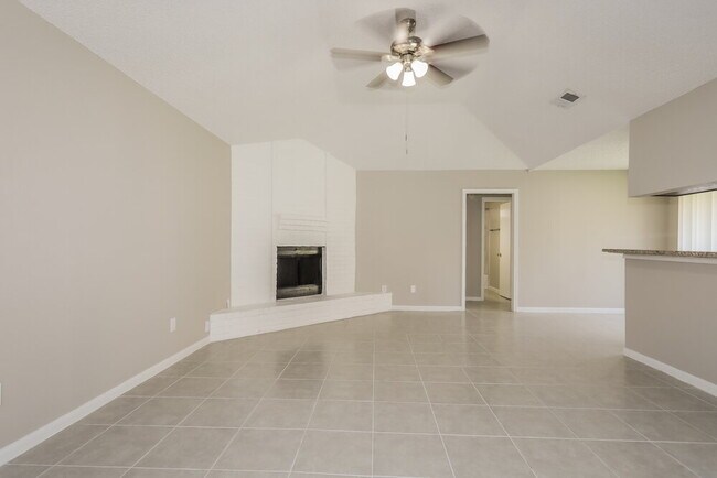Building Photo - 16919 Amidon Dr