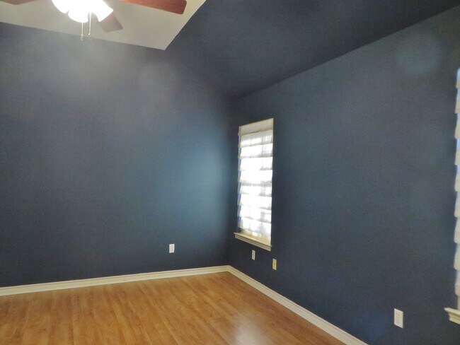 Building Photo - 3 Bedroom 2 Bathroom Parkview Estates Home