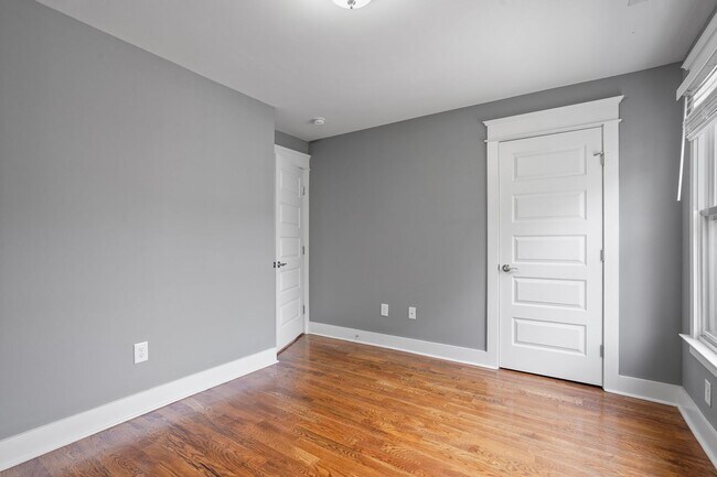 Building Photo - 904 Delmas Ave