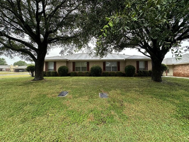 Building Photo - Duplex
