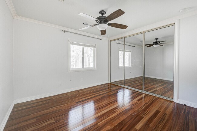 Building Photo - 201 Vanderpool Ln